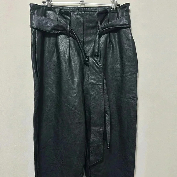 Commando - Picture 2 of 7